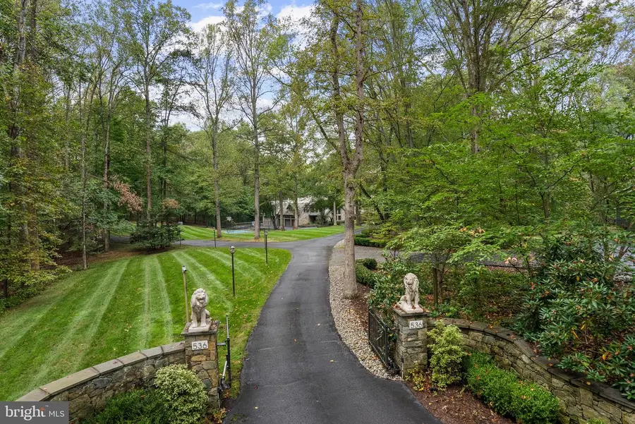 536 Springvale Rd, Great Falls, VA 22066 - Image #2