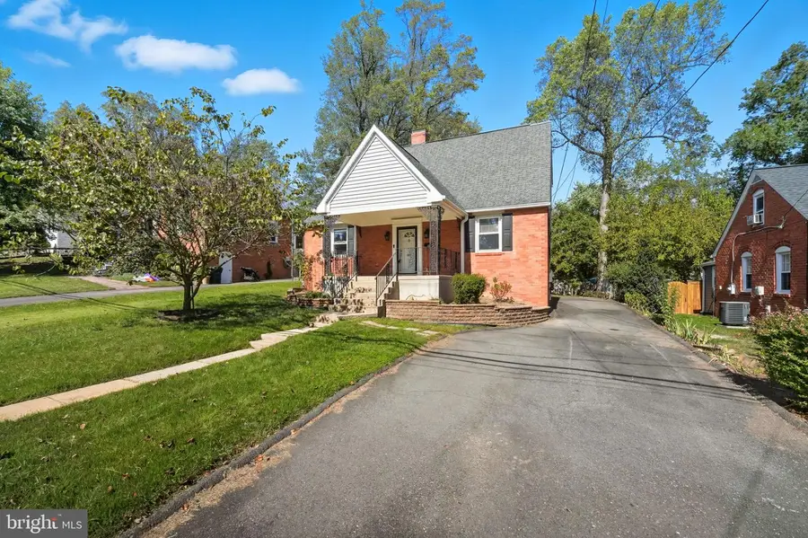 6812 Chestnut Ave, Falls Church, VA 22042 - Image #2