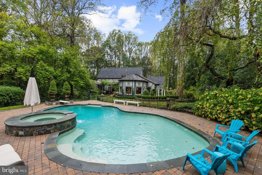 10205 Cedar Pond Dr, Vienna, VA 22182 - #3