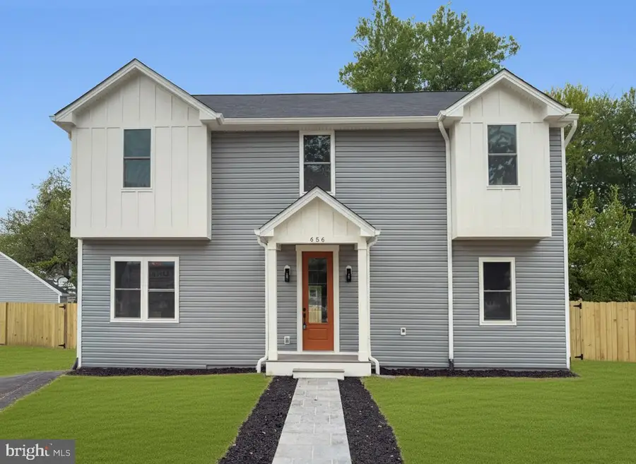 656 Stuart Ct, Herndon, VA 20170 - Image #3