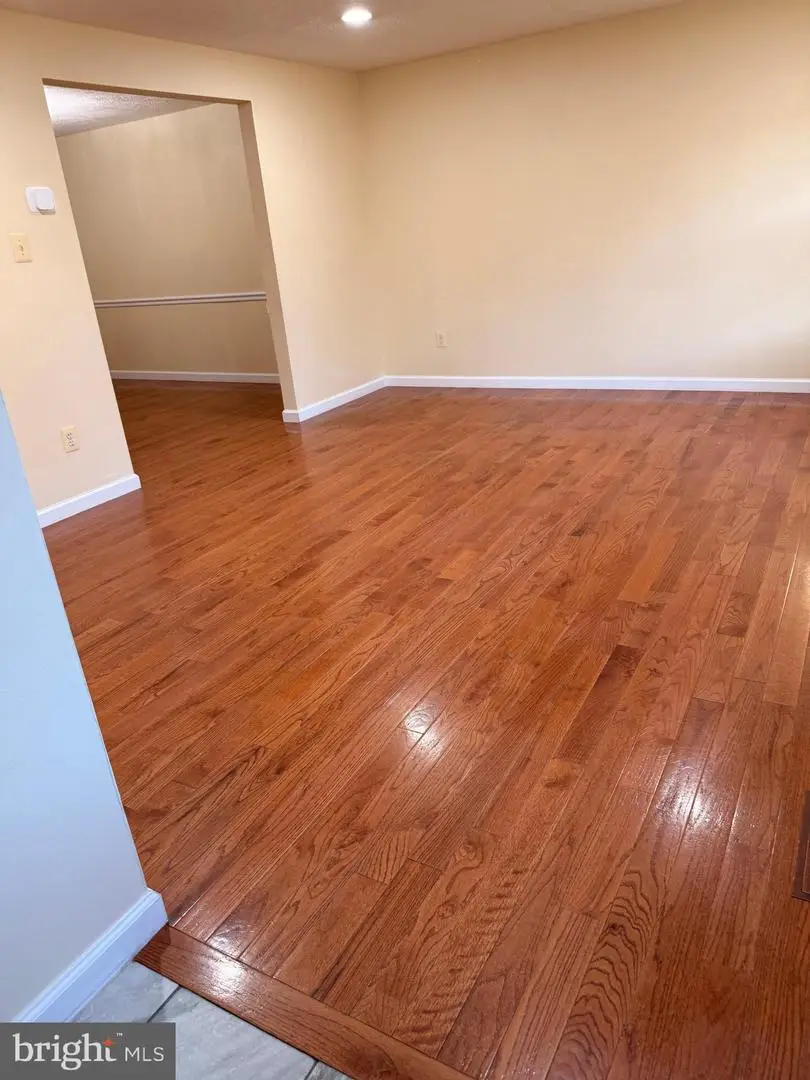 10434 Calumet Grove Dr, Fairfax Station, VA 22032 - Image #2