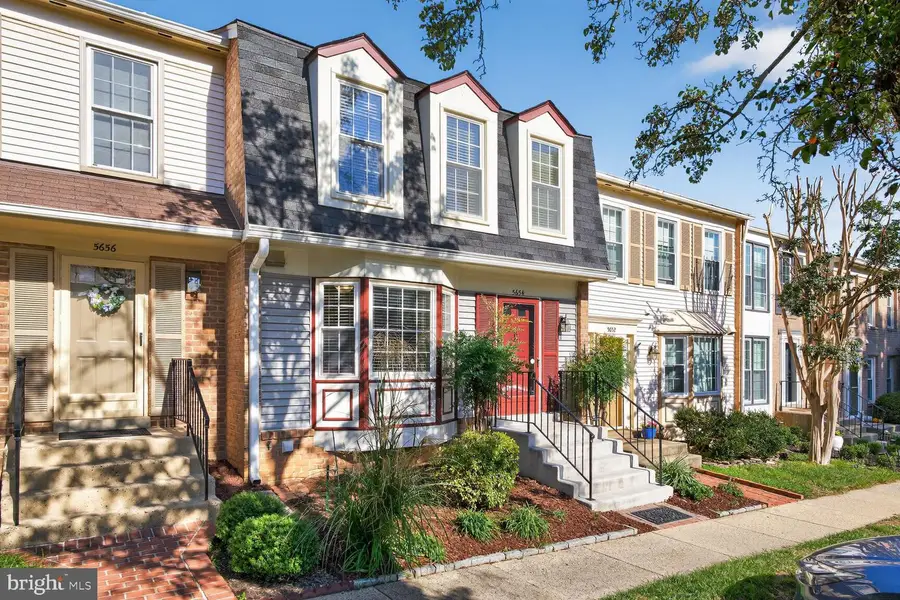 5654 Ridge View Dr, Alexandria, VA 22310 - Image #2