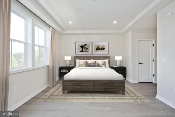 14359 Glen Manor Dr, CHANTILLY, VA 20151