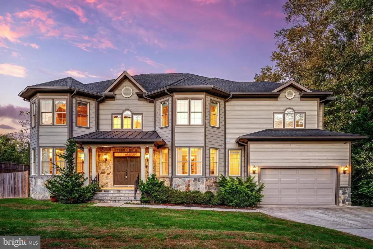 829 Golden Arrow St, Great Falls, VA 22066 - Image #1