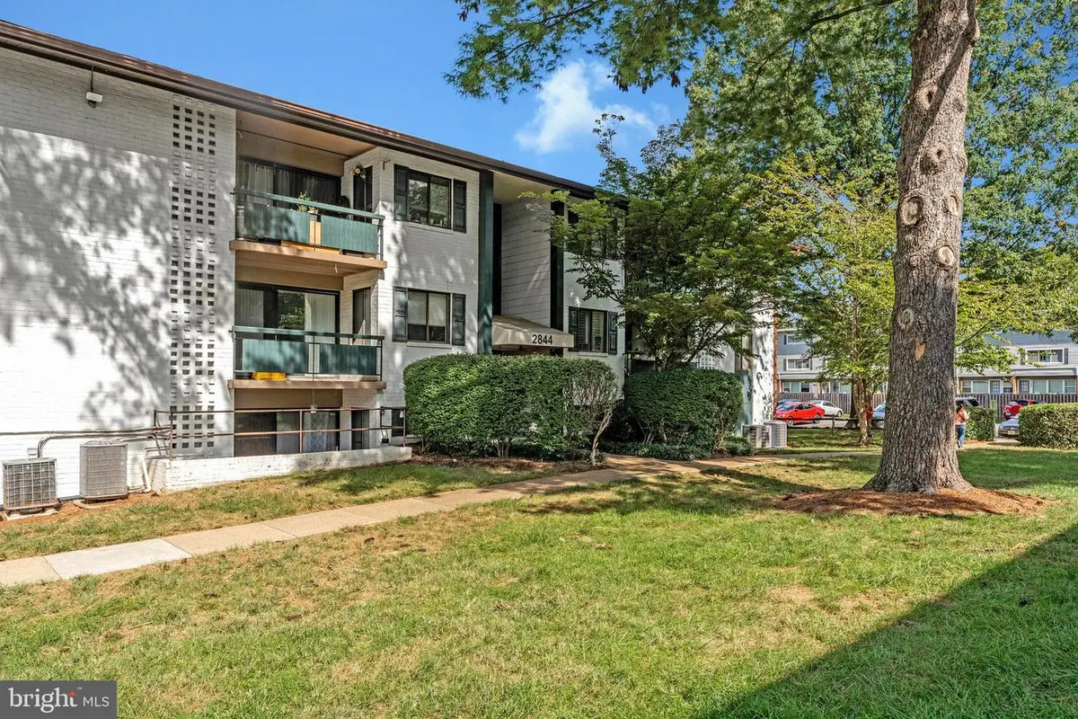 2844 Dover Ln #103, Falls Church, VA 22042 - Image #1