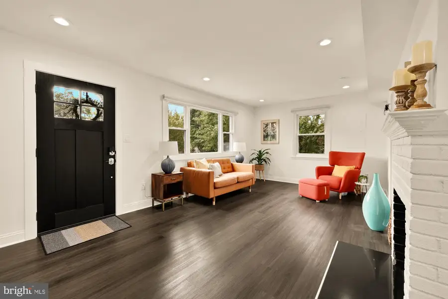 6728 Barrett Rd, Falls Church, VA 22042 - Image #3