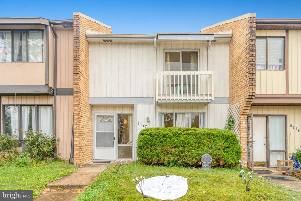 1127 Shannon Pl, Herndon, VA 20170 - #1