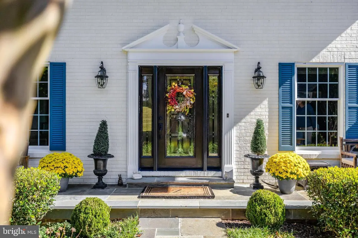 329 Club View Dr, Great Falls, VA 22066 - Image #1