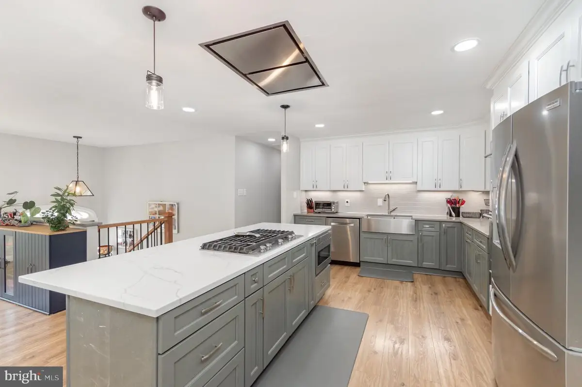 6208 Redwood Ln, Alexandria, VA 22310 - Image #1