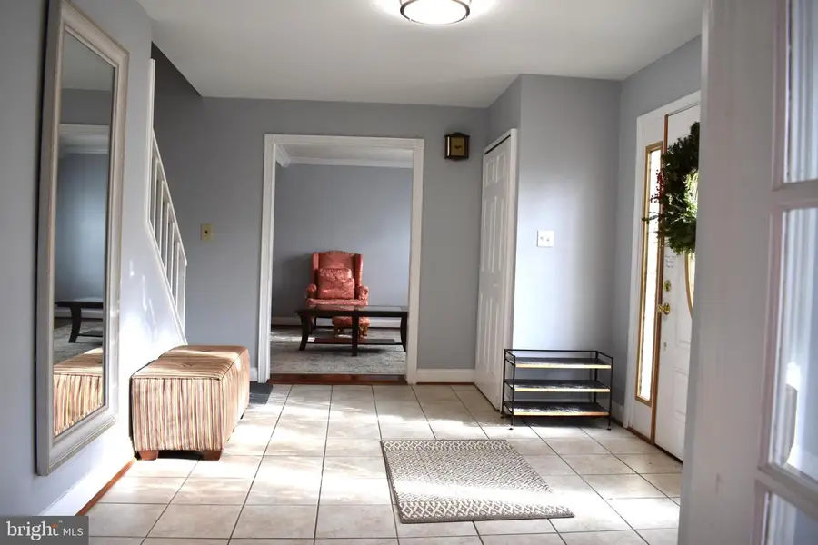 6008 Dewey Dr, Alexandria, VA 22310 - Image #2