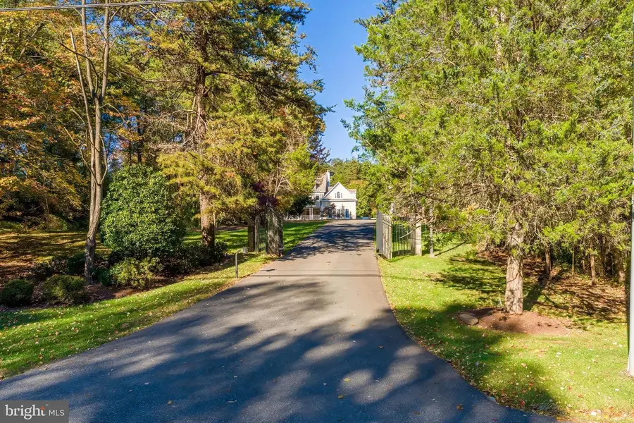 615 Kentland Dr, Great Falls, VA 22066 - Image #2