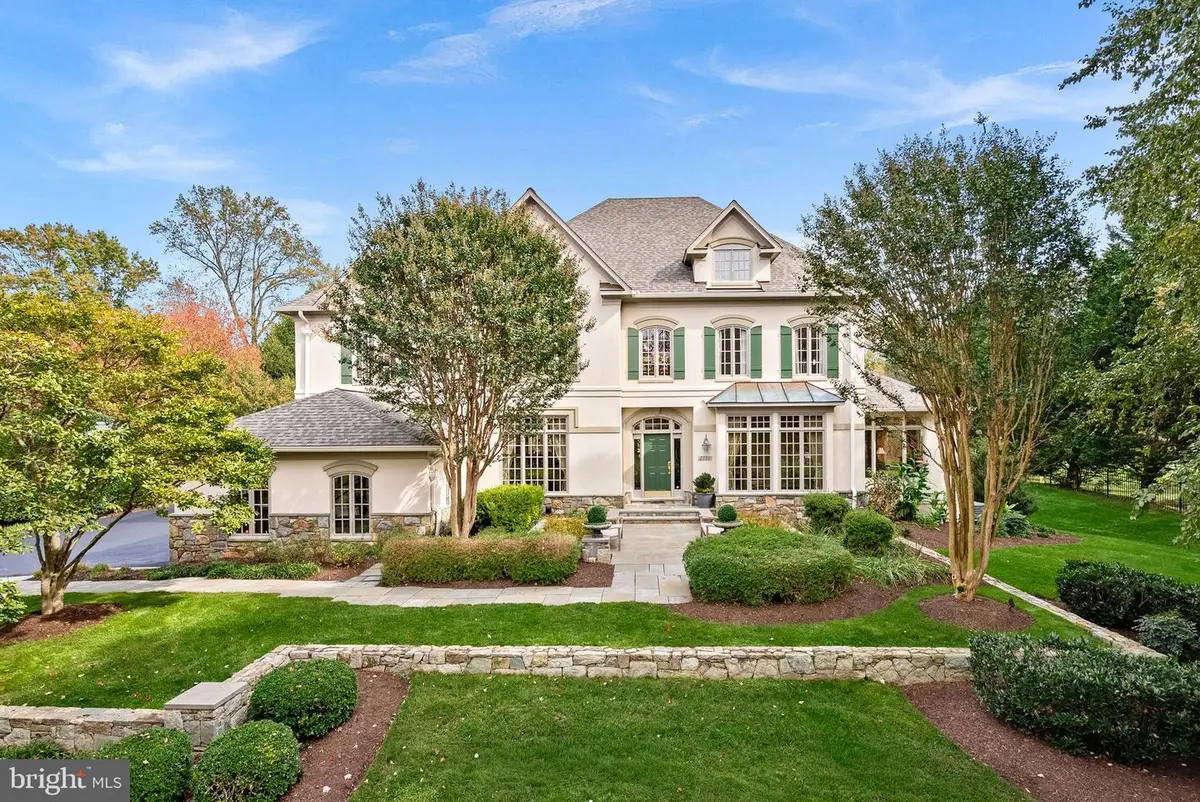 2793 Marshall Lake Dr, Oakton, VA 22124 - Image #1