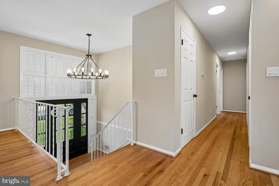 10710 Almond St, Fairfax, VA 22032 - #3