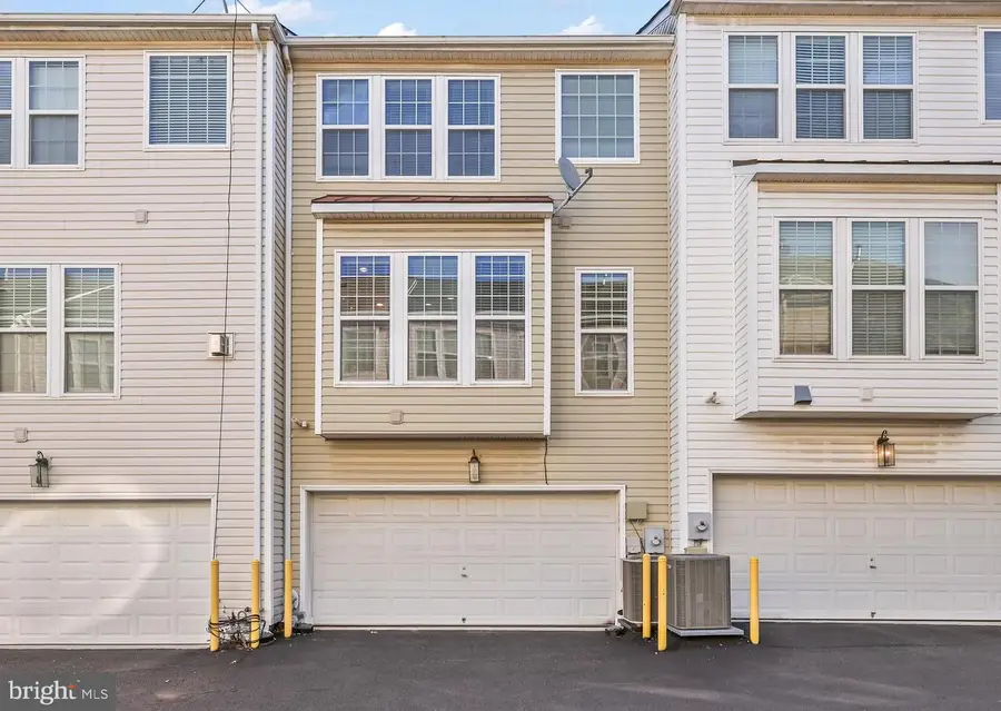 5096 Village Fountain Pl, Centreville, VA 20120 - Image #3