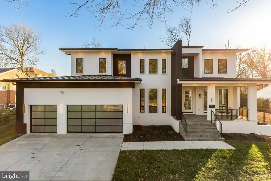 6935 Southridge Dr, McLean, VA 22101 - Image #2