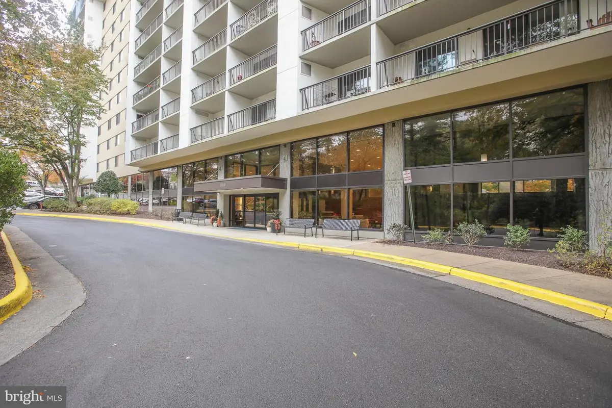 3800 Powell Ln #1121, Falls Church, VA 22041 - Image #1