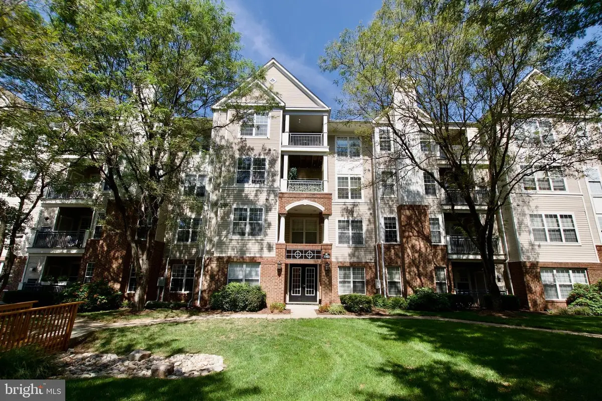 3003 Nicosh Cir #3106, Falls Church, VA 22042 - Image #1