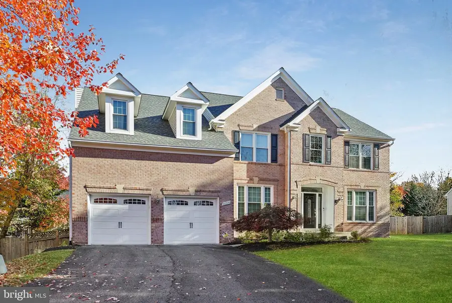 8214 Westwood Mews Ct, Vienna, VA 22182 - Image #2