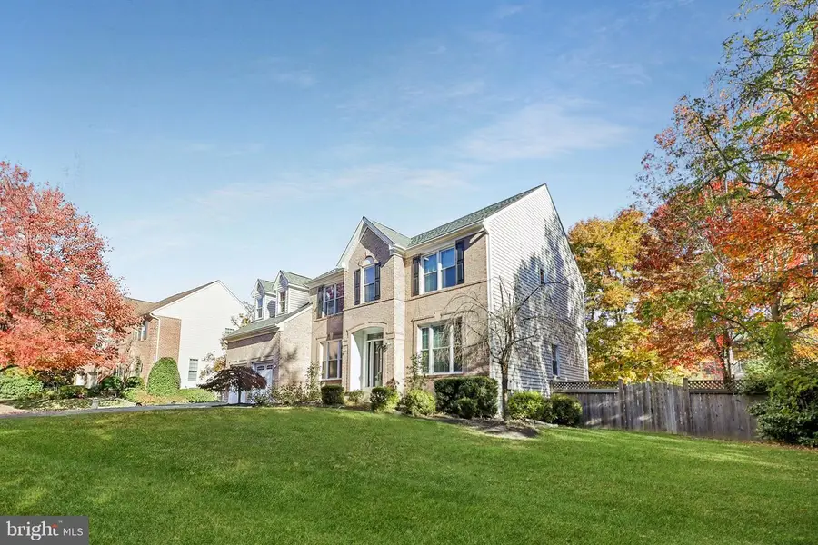 8214 Westwood Mews Ct, Vienna, VA 22182 - Image #3