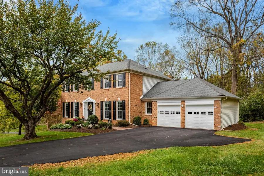 1633 Lozano Dr, Vienna, VA 22182 - Image #3