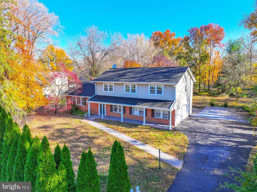 1857 Hunter Mill Rd, Vienna, VA 22182 - Image #2