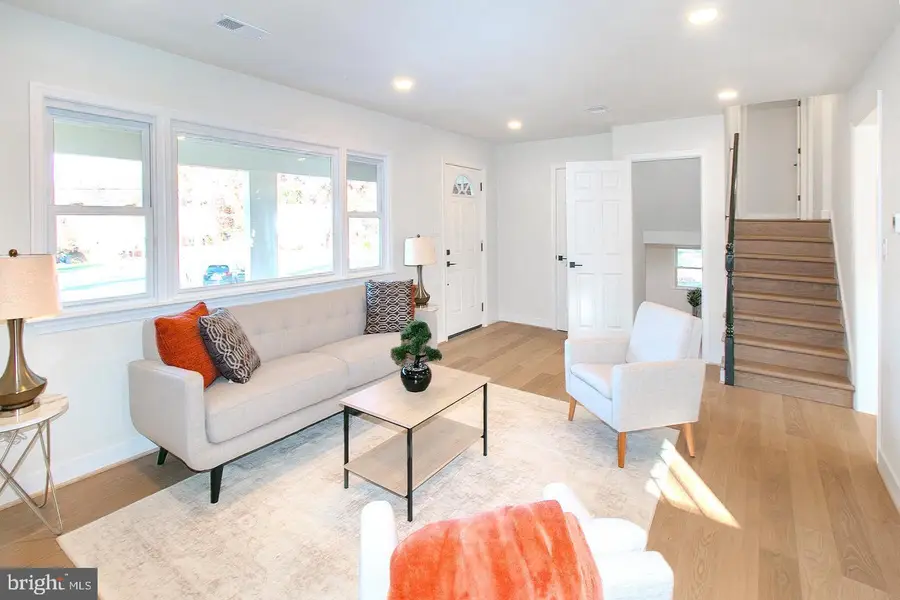 5716 Tremont Ct, Alexandria, VA 22303 - Image #3