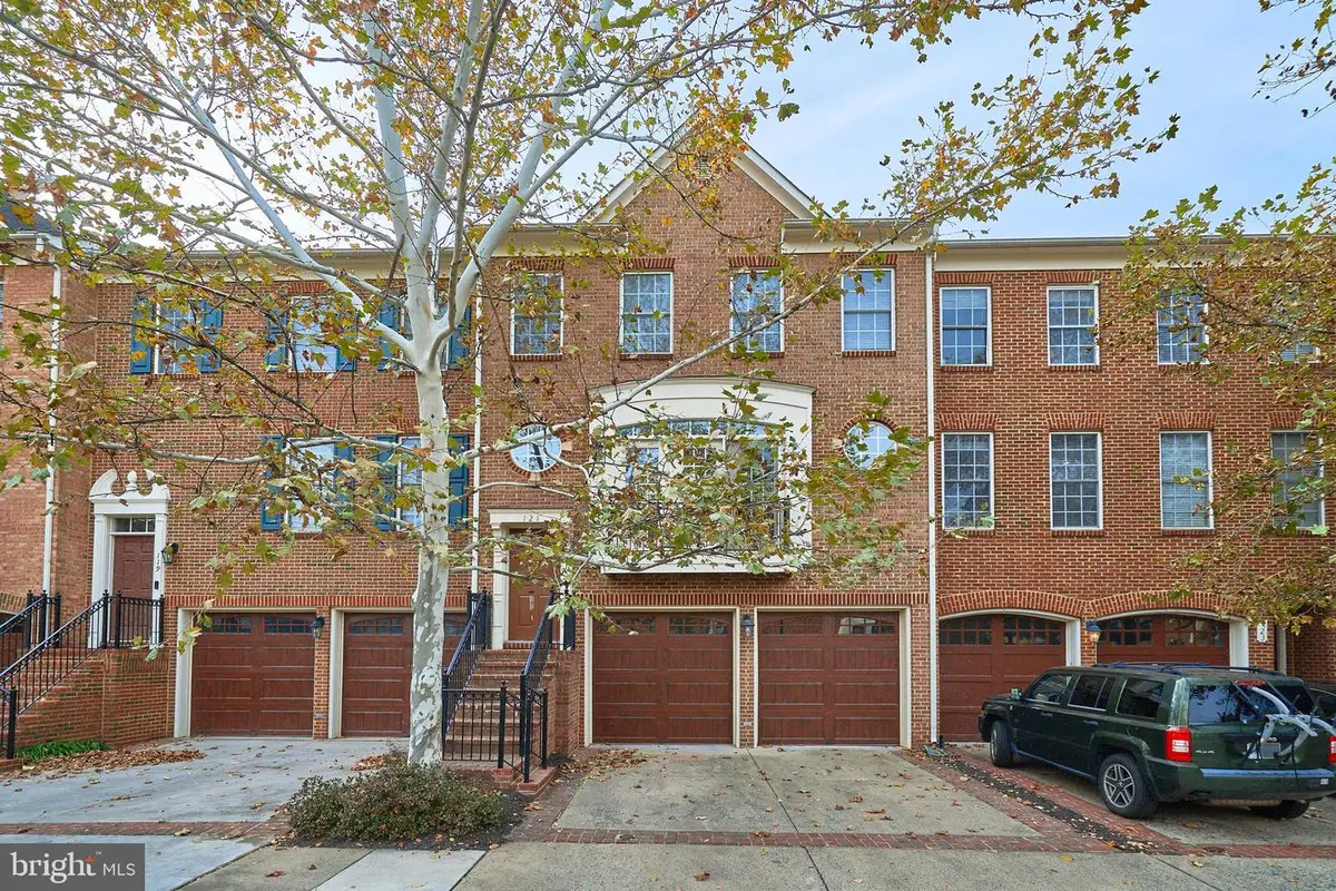 121 Herndon Mill Cir, Herndon, VA 20170 - #1
