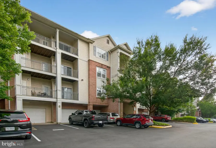 12148 Garden Grove Cir #403, Fairfax, VA 22030 - Image #2