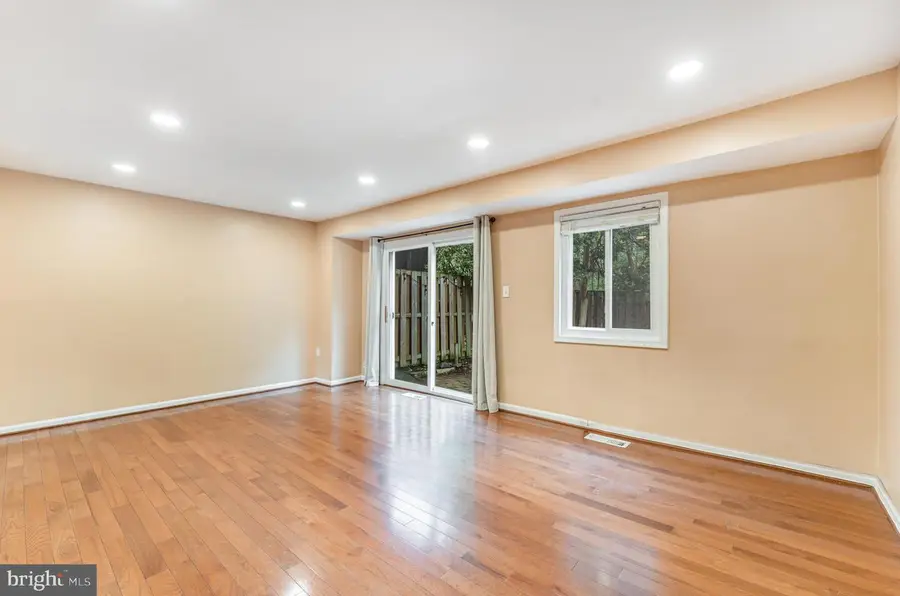 7432 Larne Ln, Lorton, VA 22079 - Image #2