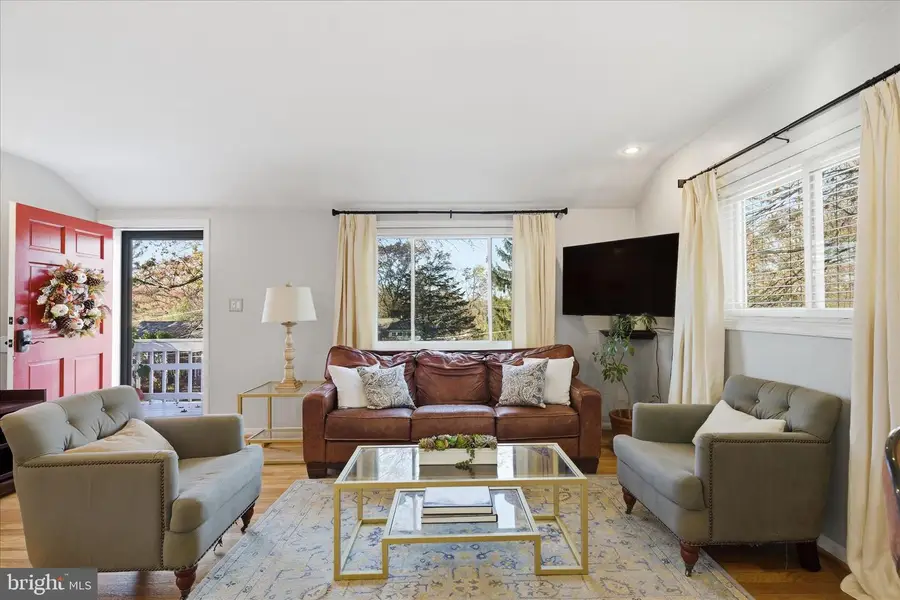 7203 Arthur Dr, Falls Church, VA 22046 - Image #2