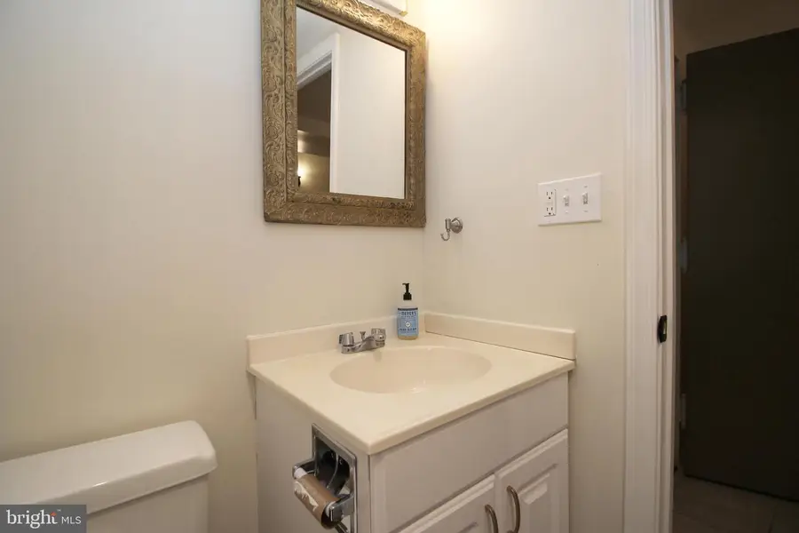 7640 Provincial Dr #204, McLean, VA 22102 - Image #2