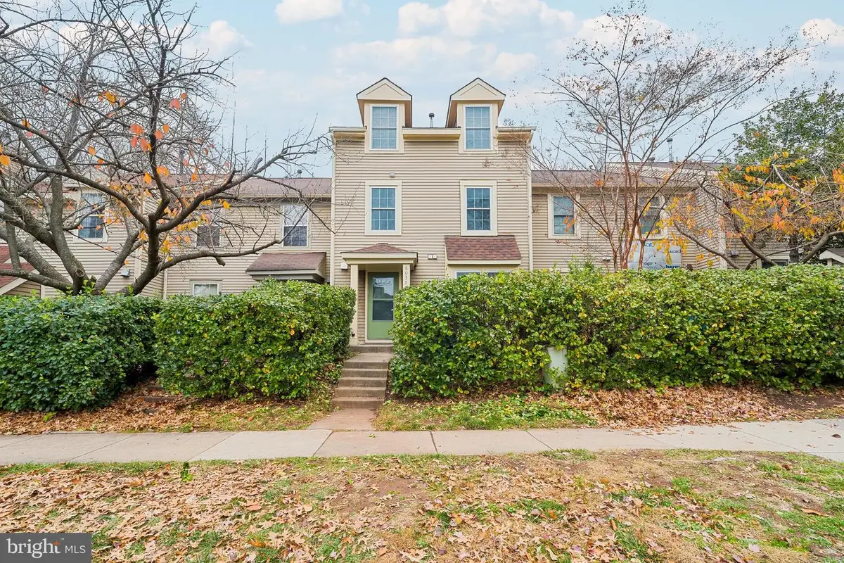 6035 Netherton St, Centreville, VA 20120 - Image #1