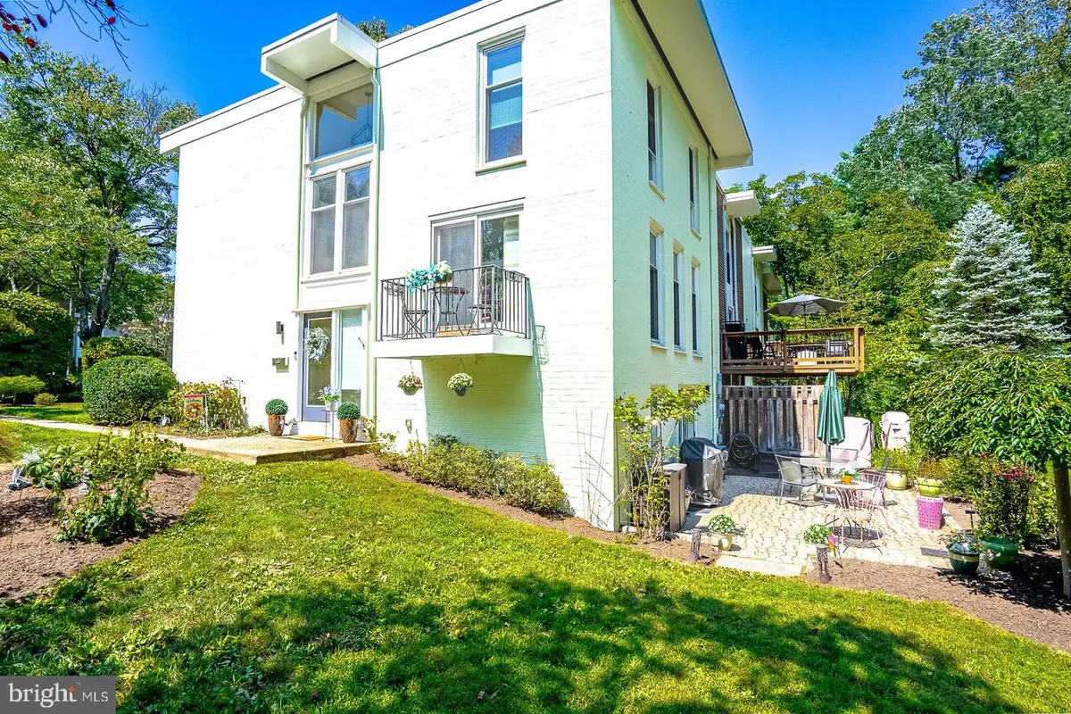 1640 Wainwright Dr, Reston, VA 20190 - Image #1