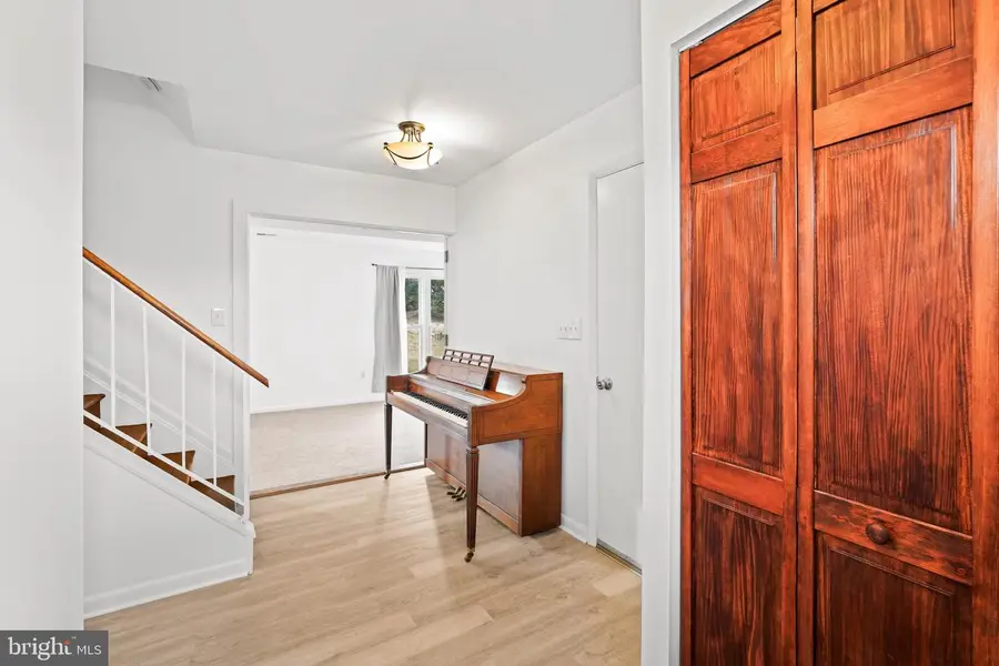 12807 Scranton Ct, Herndon, VA 20170 - Image #2