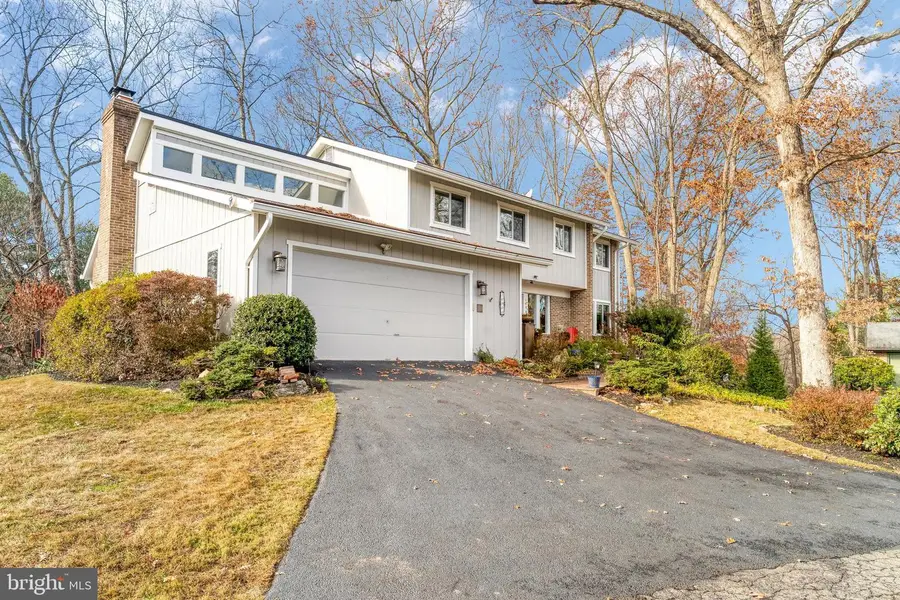 10906 Miller Rd, Oakton, VA 22124 - Image #2