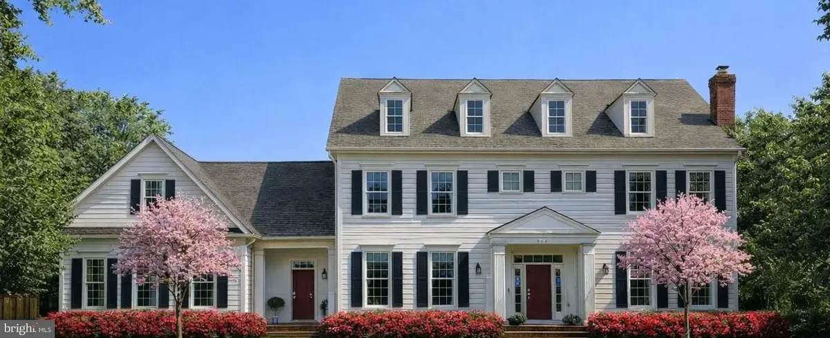 904 Locust St, Herndon, VA 20170 - #1