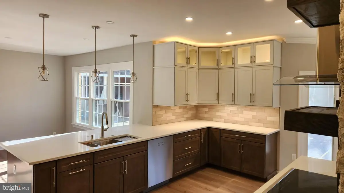 353 Gallop Wood Pl, Great Falls, VA 22066 - Image #1