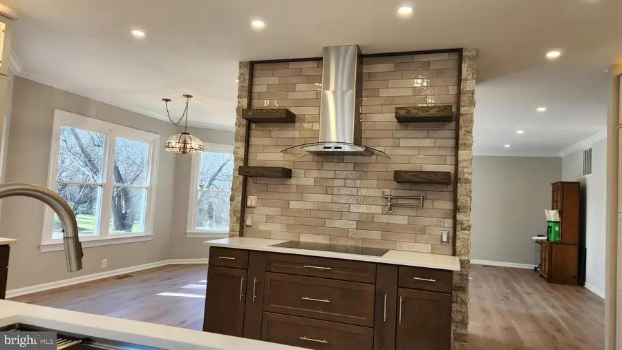 353 Gallop Wood Pl, Great Falls, VA 22066 - Image #3