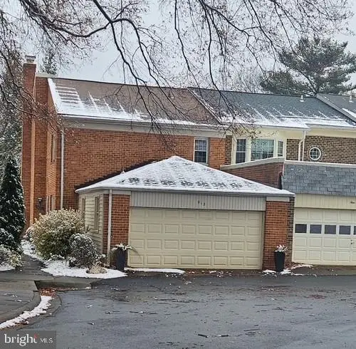 913 Moorefield Hill Grv Sw, Vienna, VA 22180 - Image #2