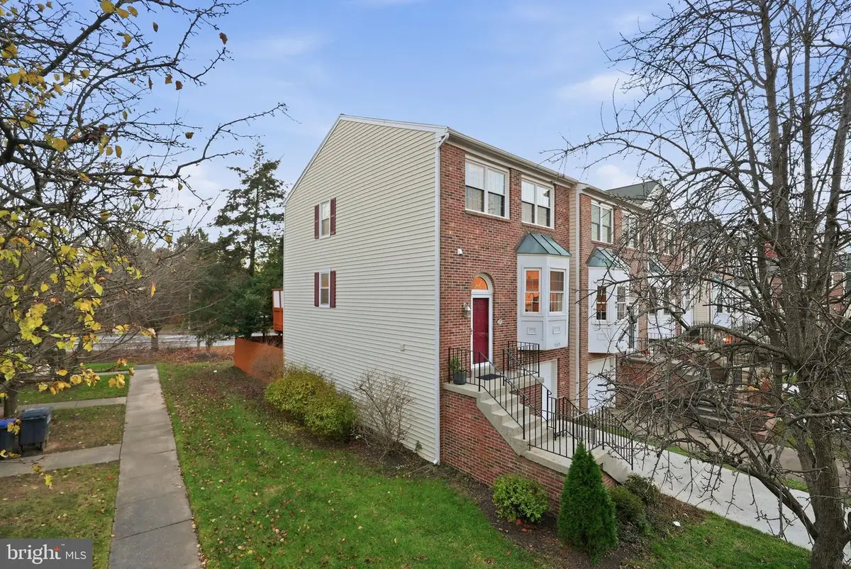 12325 Field Lark Ct, Fair Oaks, VA 22033 - Image #1