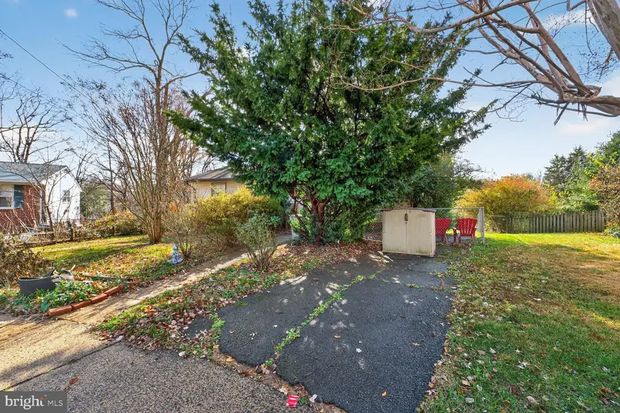 410 Dove Cir Sw, Vienna, VA 22180 - Image #2