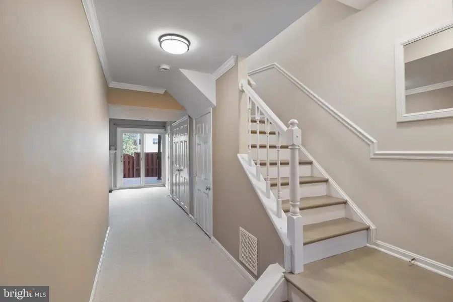 14722 Stream Pond Dr, Centreville, VA 20120 - Image #3