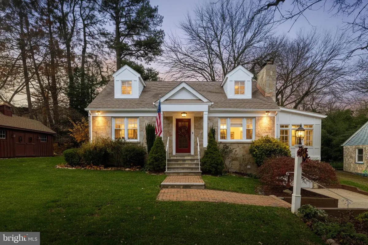 4004 Estabrook Dr, Annandale, VA 22003 - #1