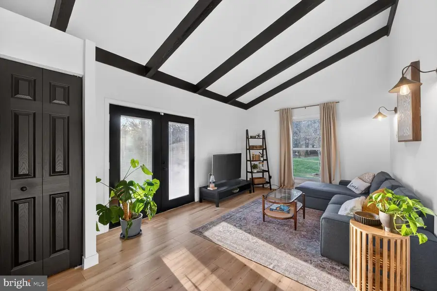 4010 Novar Dr, Chantilly, VA 20151 - Image #2