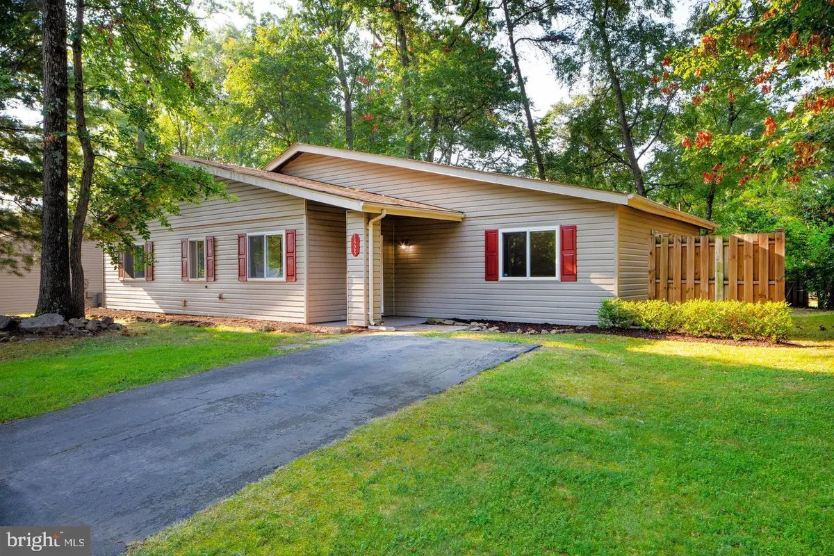 1525 Hiddenbrook Dr, Herndon, VA 20170 - Image #1