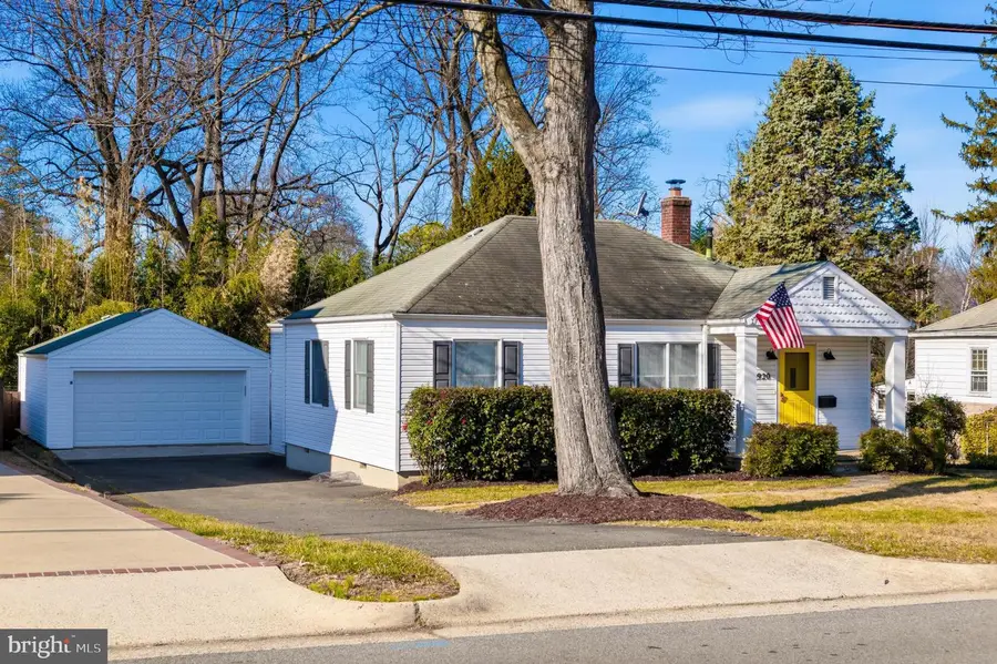 2920 Fairmont St, Falls Church, VA 22042 - #2