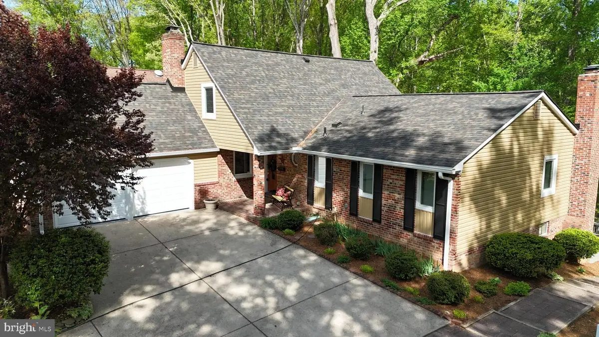 6104 Harmon Pl, Springfield, VA 22152 - #1