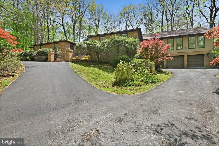 951 Captain Hickory Dr, Great Falls, VA 22066 - #2