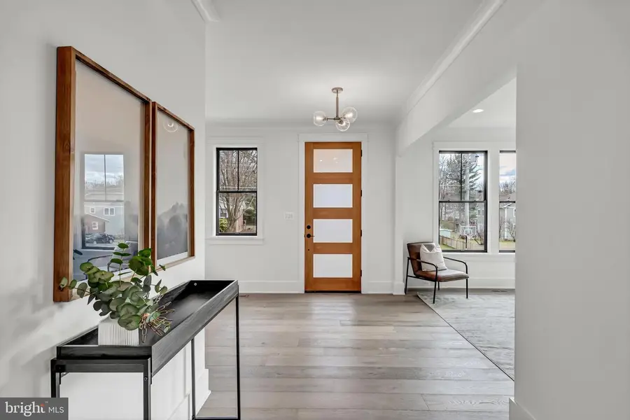 900 Carole Ct Se, Vienna, VA 22180 - Image #2