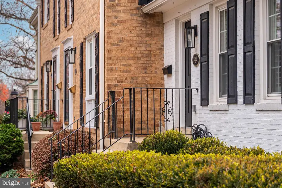 7414 Hallcrest Dr, McLean, VA 22102 - Image #2